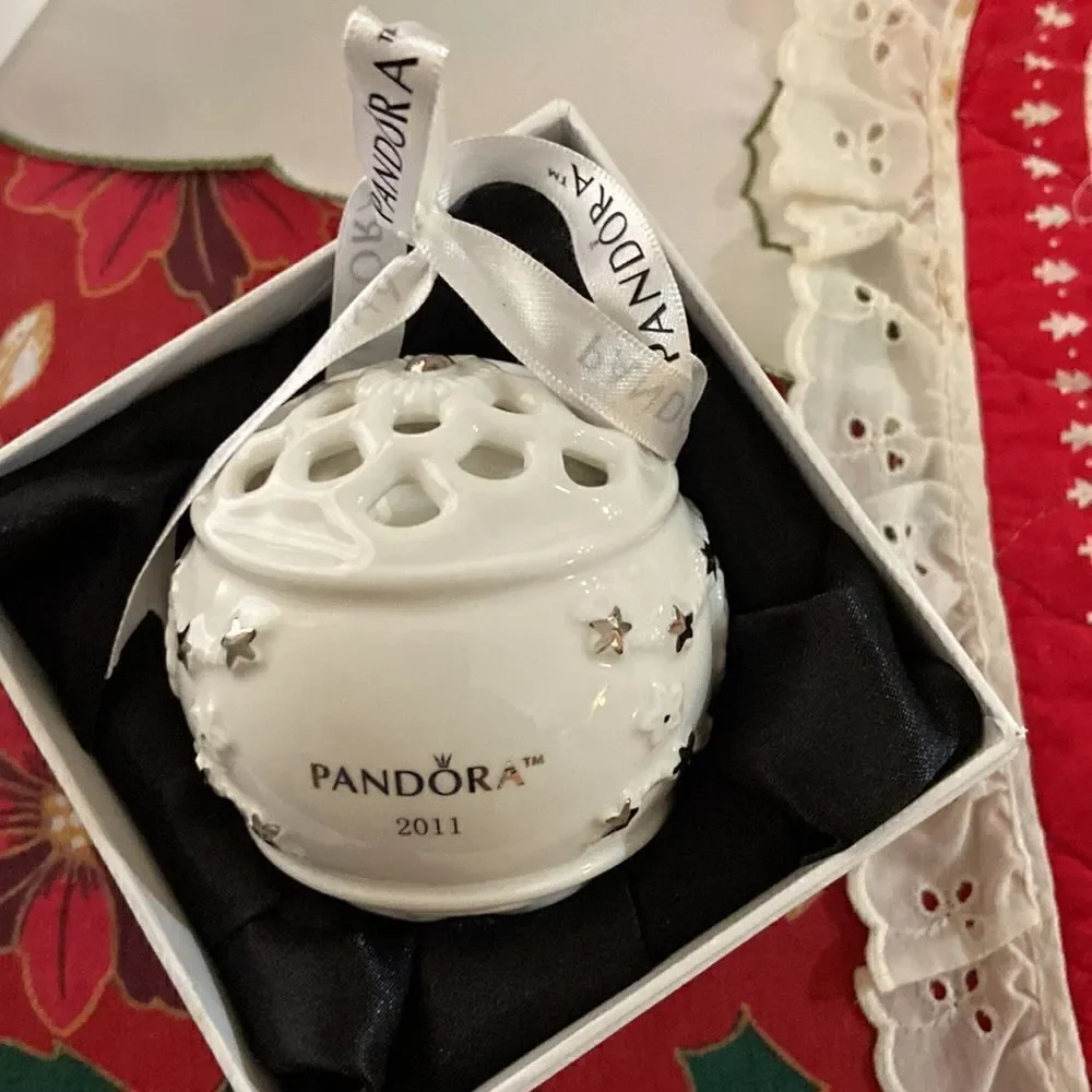 EUC‎ Pandora Unforgettable Moments Ornaments with box includes all 3